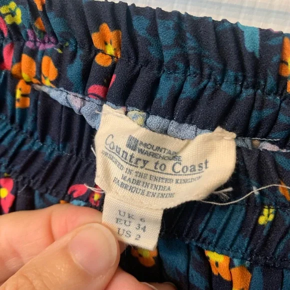 No-Wrinkle Pleated Full Floral Skirt, size 2 - Picture 6 of 6